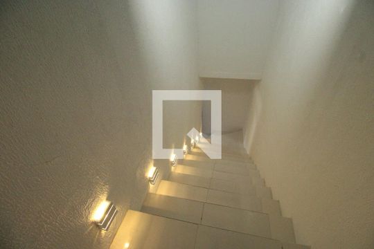Escada de apartamento à venda com 2 quartos, 150m² em Piedade, Rio de Janeiro