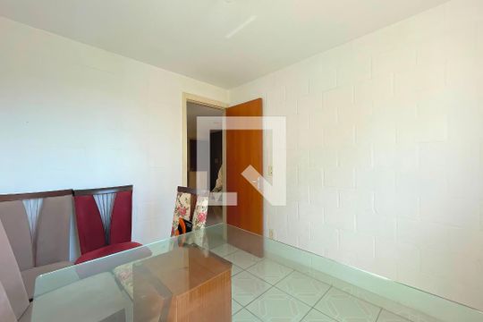 Quarto 2 de apartamento para alugar com 2 quartos, 70m² em Rubem Berta, Porto Alegre