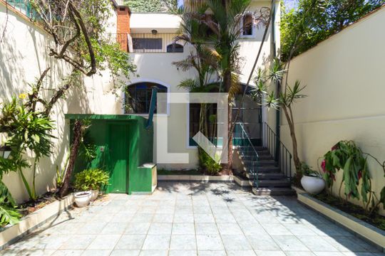 Área externa  de casa à venda com 4 quartos, 300m² em Jardim da Gloria, São Paulo