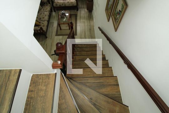 Sala - Escada de casa à venda com 3 quartos, 150m² em Parque Vitoria, São Paulo