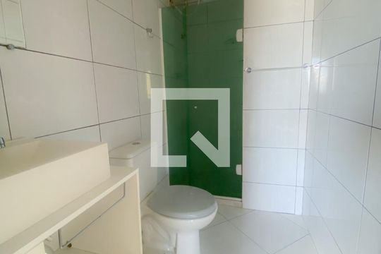 Banheiro de apartamento à venda com 2 quartos, 56m² em Engenhoca, Niterói