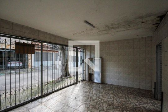 Garagem de casa à venda com 2 quartos, 100m² em Vila São Domingos, São Paulo