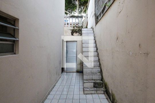 Corredor Lateral de casa para alugar com 2 quartos, 100m² em Vila São Domingos, São Paulo