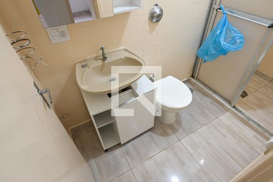 Banheiro de apartamento para alugar com 2 quartos, 56m² em Jardim Patente, São Paulo