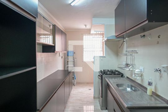 Cozinha de apartamento para alugar com 2 quartos, 56m² em Jardim Patente, São Paulo