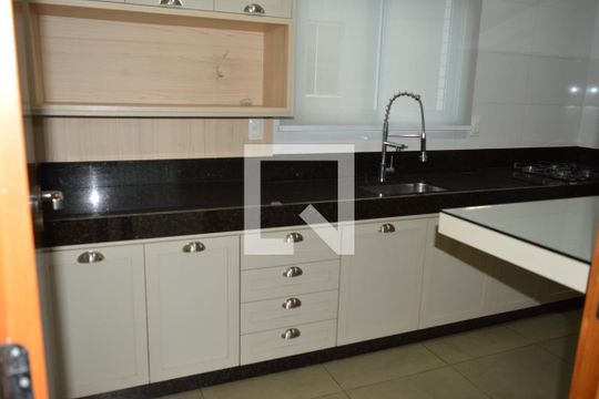 Cozinha de apartamento à venda com 3 quartos, 81m² em Cabral, Contagem
