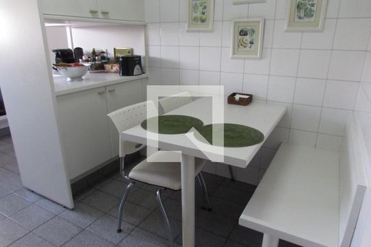 Cozinha de apartamento à venda com 4 quartos, 164m² em Vila Suzana, São Paulo