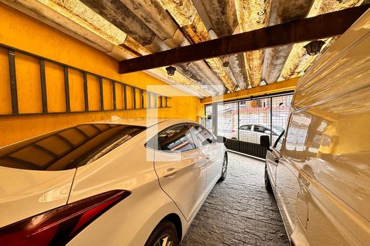 Garagem de casa à venda com 3 quartos, 203m² em Vila Humaita, Santo André