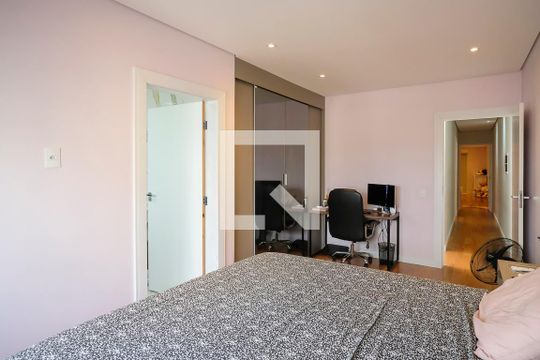 Suíte 1 de casa à venda com 3 quartos, 330m² em Vila Mussolini, São Bernardo do Campo