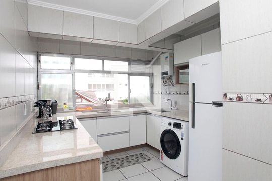 Cozinha + Área de Serviço 1 de apartamento à venda com 3 quartos, 137m² em Higienópolis, Porto Alegre