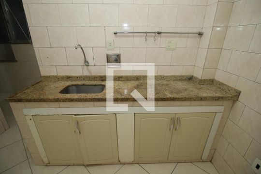 Cozinha de apartamento para alugar com 3 quartos, 80m² em Bonsucesso, Rio de Janeiro