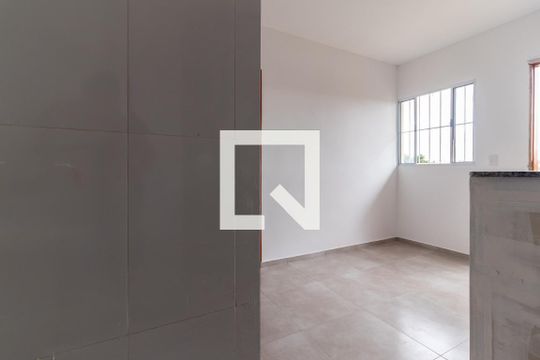 Cozinha de apartamento para alugar com 1 quarto, 27m² em Jardim Helena, São Paulo
