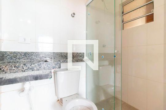 Banheiro de apartamento para alugar com 1 quarto, 27m² em Jardim Helena, São Paulo