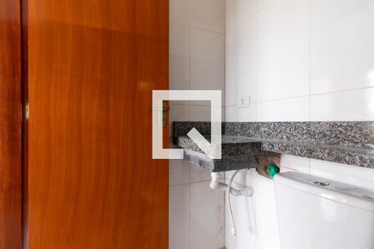 Banheiro de apartamento para alugar com 1 quarto, 27m² em Jardim Helena, São Paulo