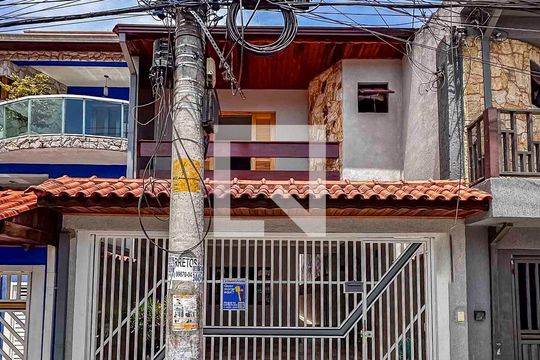 Fachada de casa à venda com 3 quartos, 156m² em Parque Sao Vicente, Santo André