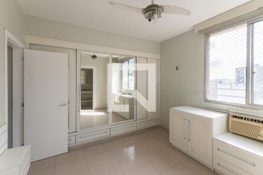 Suíte de apartamento à venda com 3 quartos, 107m² em Grajaú, Rio de Janeiro