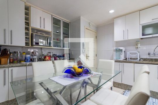 Cozinha de apartamento para alugar com 3 quartos, 110m² em Vila Romana, São Paulo