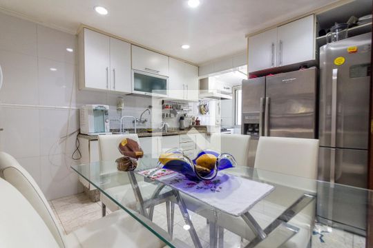 Cozinha de apartamento para alugar com 3 quartos, 110m² em Vila Romana, São Paulo