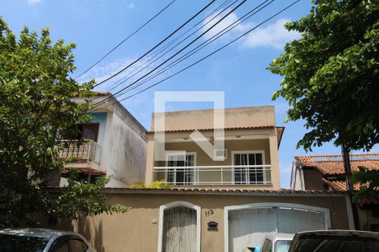 Fachada de casa à venda com 4 quartos, 328m² em Freguesia (jacarepaguá), Rio de Janeiro