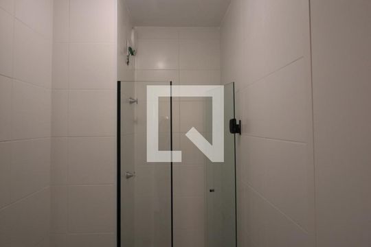 Banheiro de apartamento à venda com 2 quartos, 34m² em Jurubatuba, São Paulo