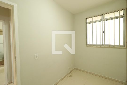 Quarto 2 de apartamento para alugar com 2 quartos, 55m² em Gávea, Uberlândia