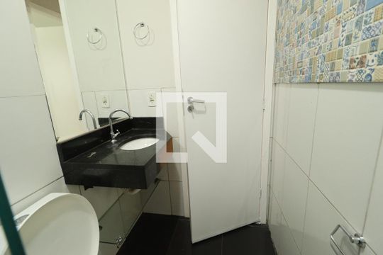Banheiro Social de apartamento para alugar com 2 quartos, 55m² em Gávea, Uberlândia