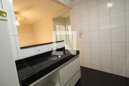 Cozinha de apartamento para alugar com 2 quartos, 55m² em Gávea, Uberlândia