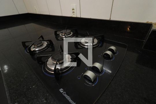 Cozinha de apartamento para alugar com 2 quartos, 55m² em Gávea, Uberlândia