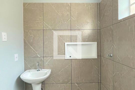 Banheiro de kitnet/studio à venda com 1 quarto, 24m² em Floresta, Porto Alegre