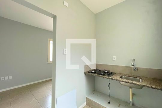 Cozinha de kitnet/studio à venda com 1 quarto, 24m² em Floresta, Porto Alegre