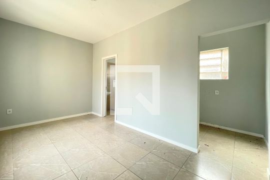 Sala/quarto de kitnet/studio à venda com 1 quarto, 24m² em Floresta, Porto Alegre