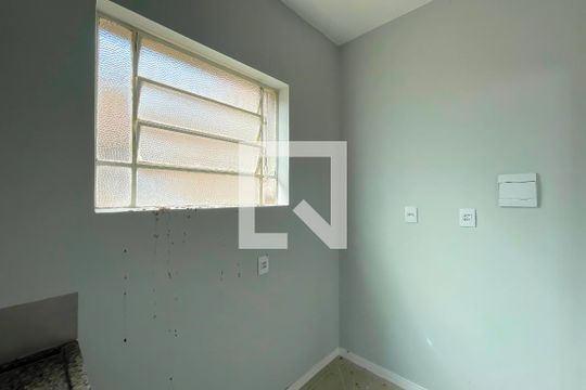 Cozinha de kitnet/studio à venda com 1 quarto, 24m² em Floresta, Porto Alegre