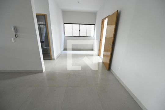 Sala de casa para alugar com 3 quartos, 122m² em Recanto dos Emboabas, Aparecida de Goiânia