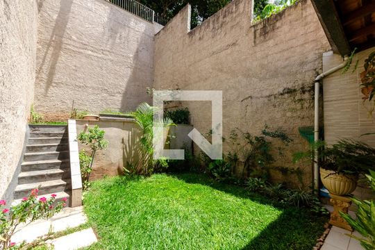 Jardim de casa para alugar com 3 quartos, 220m² em Jardim Libano, São Paulo