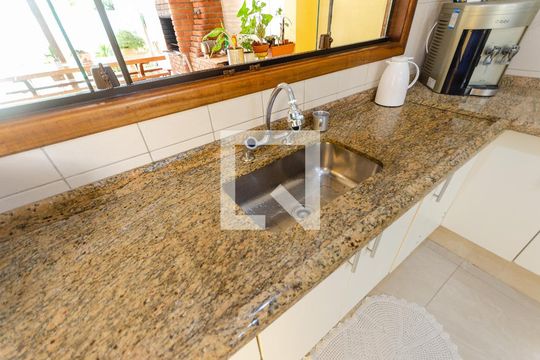 Cozinha de casa para alugar com 3 quartos, 220m² em Jardim Libano, São Paulo