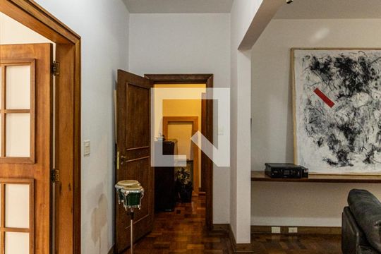 Corredor de Entrada de apartamento à venda com 2 quartos, 200m² em Higienópolis, São Paulo