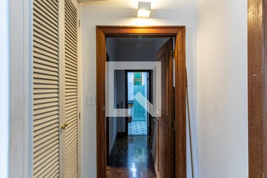 Corredor de apartamento à venda com 2 quartos, 200m² em Higienópolis, São Paulo