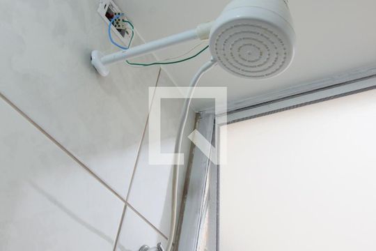 Banheiro de apartamento para alugar com 2 quartos, 49m² em Jardim Petrópolis, Cotia