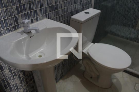 Banheiro Corredor de casa de condomínio para alugar com 2 quartos, 130m² em Cabula Vi, Salvador