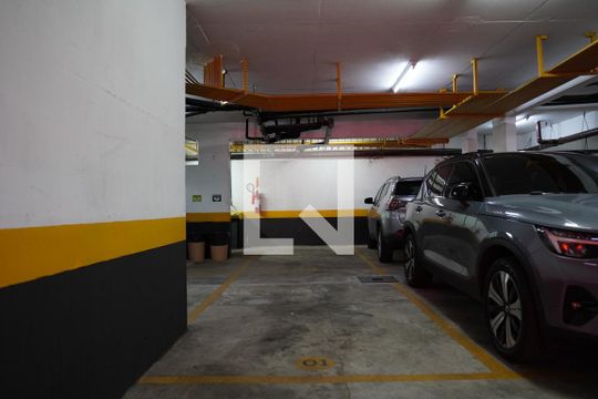 Garagem de apartamento à venda com 2 quartos, 128m² em Pinheiros, São Paulo