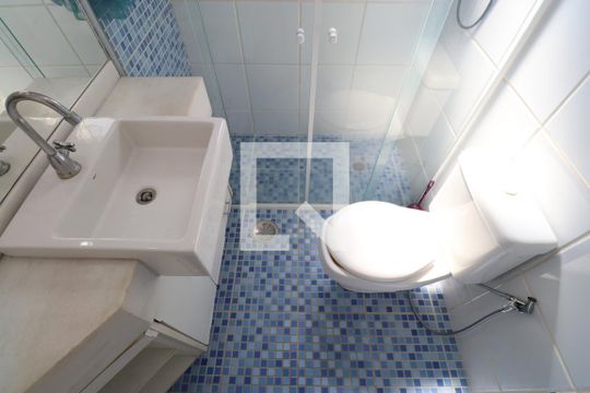 Banheiro da Suíte de apartamento para alugar com 2 quartos, 84m² em Vila Ipojuca, São Paulo