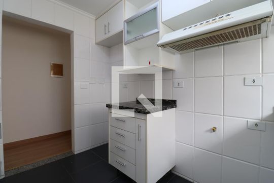 Cozinha de apartamento para alugar com 2 quartos, 84m² em Vila Ipojuca, São Paulo