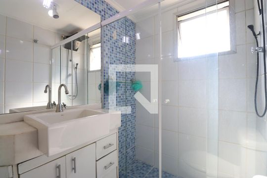 Banheiro da Suíte de apartamento para alugar com 2 quartos, 84m² em Vila Ipojuca, São Paulo