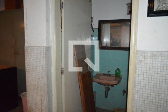 Banheiro Garagem de casa à venda com 4 quartos, 423m² em Cambuci, São Paulo