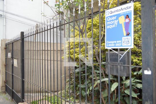 Fachada de casa à venda com 4 quartos, 423m² em Cambuci, São Paulo