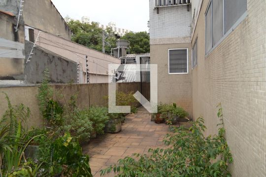 Quintal de casa à venda com 4 quartos, 423m² em Cambuci, São Paulo