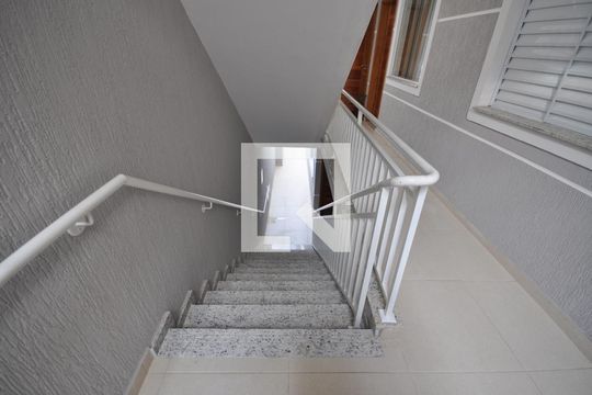 Escada de apartamento à venda com 1 quarto, 27m² em Vila Santa Terezinha (zona Norte), São Paulo