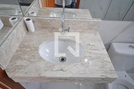 Banheiro de apartamento à venda com 1 quarto, 27m² em Vila Santa Terezinha (zona Norte), São Paulo