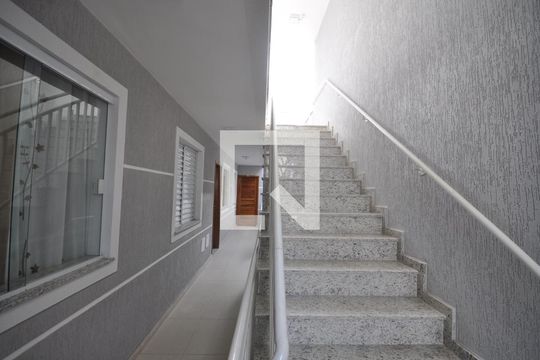 Escada de Acesso de apartamento à venda com 1 quarto, 27m² em Vila Santa Terezinha (zona Norte), São Paulo