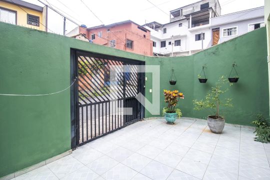 Garagem de casa para alugar com 2 quartos, 60m² em Vila Liviero, São Paulo